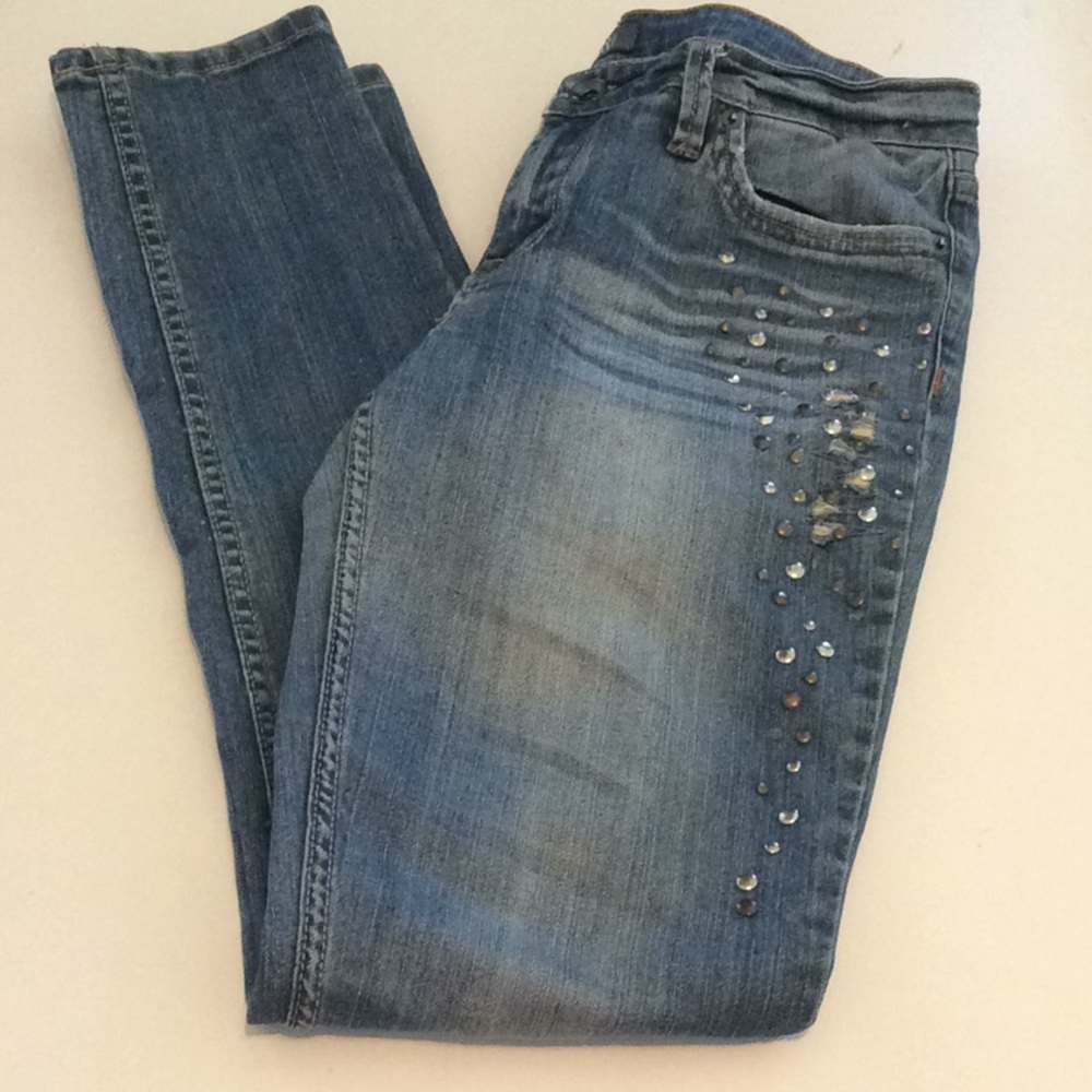 MAX RAVE DISTRESSED JEANS